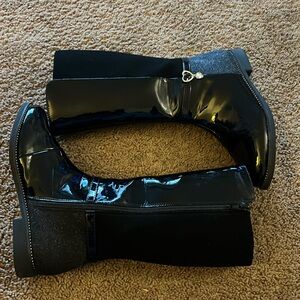 Girls Black patent leather equestrian boots size 5